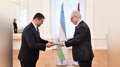 Изрображение 'Посол Узбекистана вручил верительные грамоты Президенту Латвии'