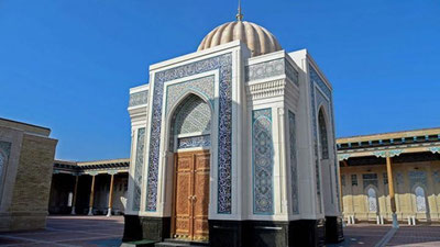 'Форум иштирокчилари Ислом Каримов қабрини зиёрат қилди'ning rasmi