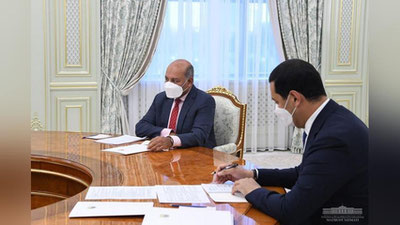 Изрображение 'Президент Узбекистана встретился со своим советником, экс-главой ЕБРР Сумой Чакрабарти'