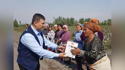 'Davlat xizmatlari markazi ilg`or terimchilarga sovg`alar ulashdi'ning rasmi