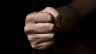 'Samarqandda maktab “zamdirektor”i kaltaklandi. Bunga o`quvchining jarohatlangani sabab bo`lgan'ning rasmi