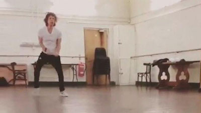 Изрображение 'МИК ДЖАГГЕР ПОКАЗАЛ СВОЙ ФИРМЕННЫЙ ТАНЕЦ ПОСЛЕ ОПЕРАЦИИ НА СЕРДЦЕ (ВИДЕО)'