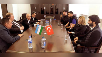 '“O`zbekkino” milliy agentligida taniqli turk aktyori Kaan Urganjo`g`li va qozog`istonlik kinoaktyor Tavakkal Muslim bilan uchrashuv bo`ldi'ning rasmi