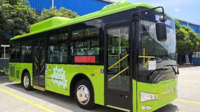 'Qarshi shahriga Xitoydan 30 ta zamonaviy avtobuslar olib kelindi'ning rasmi