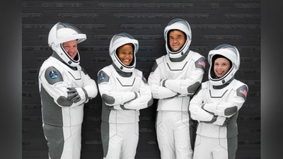 Изрображение 'SpaceX впервые отправила в космос четырех туристов (видео)'