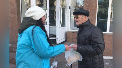 'Қозоғистон пойтахтида бепул бўғирсоқлар тарқатилмоқда'ning rasmi