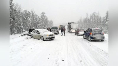 'Rostovda 13 ta avtomobil to`qnashib ketdi (video)'ning rasmi