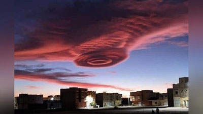 Изрображение 'Гигантское "НЛО" в небе засняли на видео в Северной Африке'