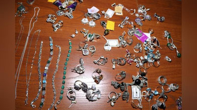 'Zargarlik buyumlarini noqonuniy olib kirish holatlari aniqlandi'ning rasmi