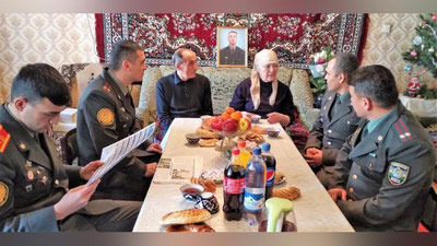 'Qahramonlarcha halok bo`lgan harbiylar oilasidan xabar olindi'ning rasmi