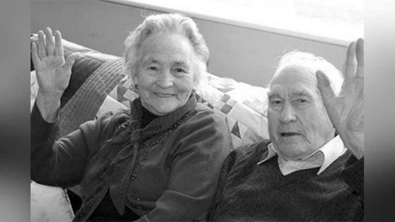 '70 yil birga yashagan er-xotin bir vaqtda 4 daqiqa farq bilan vafot etdi'ning rasmi