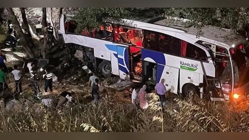 'Turkiyada avtobus jarlikka tushib ketdi, 12 kishi halok bo`ldi'ning rasmi