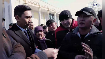 '«Human»dan kuygan xalq Mustaqillik maydoniga to`plandi. Etib kelgan Bosh vazir hammasiga echim topdi'ning rasmi