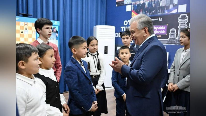 'Har bir bilimli yosh - vatan himoyachisi – Shavkat Mirziyoev'ning rasmi