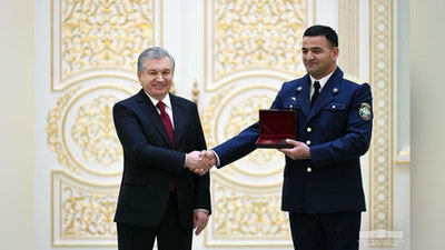 'Xalq bilan armiya – bir tanu bir jon — Shavkat Mirziyoev'ning rasmi