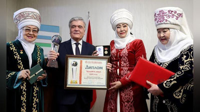 Изрображение 'Президента Шавката Мирзиёева признали в Кыргызстане "Человеком года"'