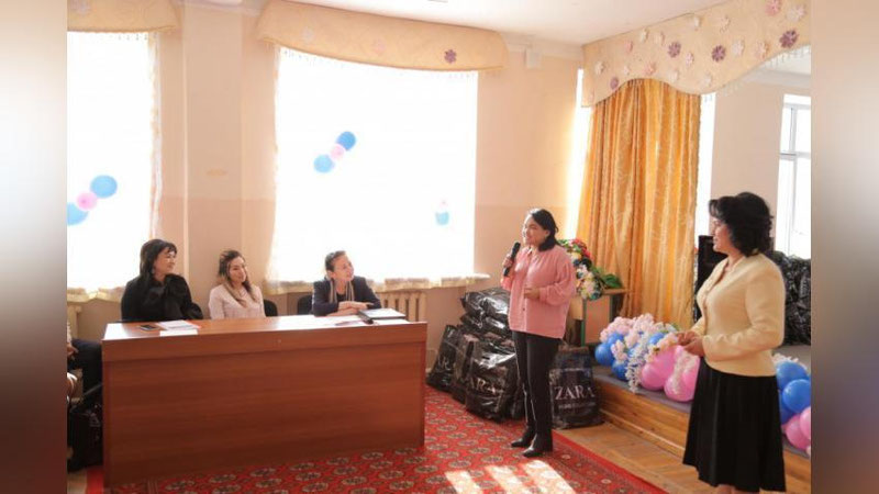 'Qishloq xo`jaligi vazirining rafiqasi xayriya tadbirida ishtirok etdi'ning rasmi