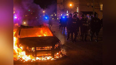 '​Parij yaqinida ommaviy tartibsizliklar yuzaga keldi'ning rasmi