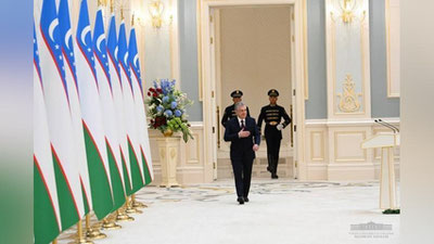 'Prezident O`zbekiston mustaqilligining 31 yilligi munosabati bilan taqdirlanganlarga davlat mukofotlarini topshirdi'ning rasmi