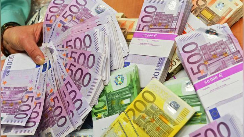 '1 evro 9965,47 so`mni tashkil qildi'ning rasmi