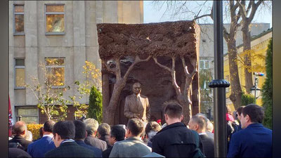 'Moskvada Islom Karimov haykali ochildi'ning rasmi