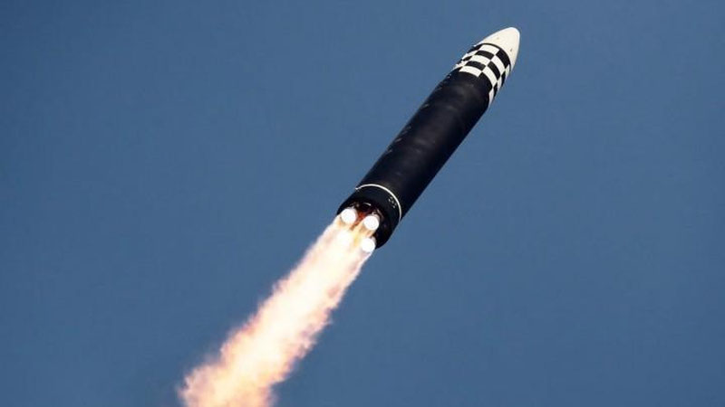 'KXDR Yapon dengizi tomon yana raketa uchirdi'ning rasmi