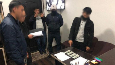'Samarqandda IIB xodimiga pora bermoqchi bo`lgan  shaxs qo`lga olindi'ning rasmi
