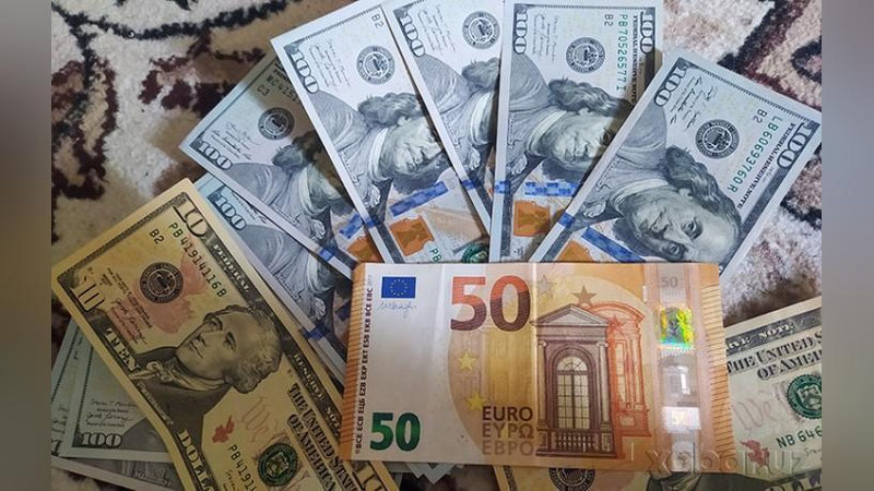 'O`zbekistonda dollar kursi yana pasaydi'ning rasmi