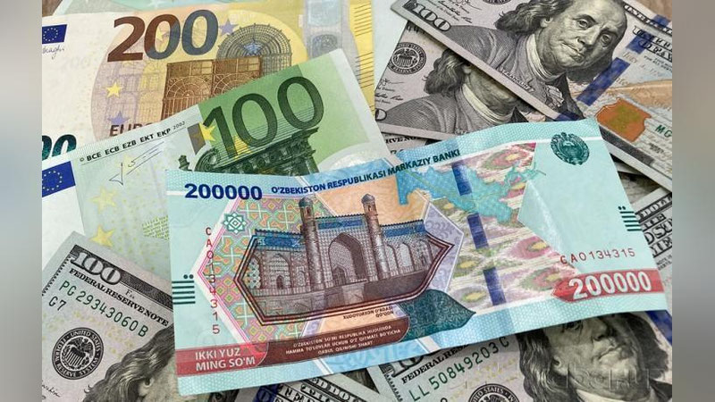 'O`zbekistonda dollarning rasmiy kursi ko`tarilishda davom etmoqda'ning rasmi