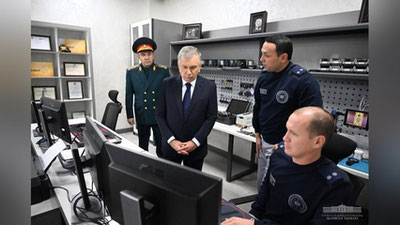 Изрображение 'Шавкат Мирзиеёв посетил Единый центр оперативного управления ГУВД Ташкента'