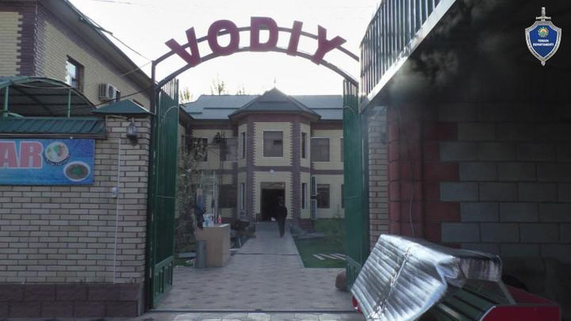 'Namanganda ofisiantga shilqimlik qilgan bezorilarni tartibga chaqirmoqchi bo`lgan erkak pichoqlandi'ning rasmi