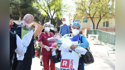 Изрображение 'Группа медперсонала НИИ вирусологии сменилась другой командой (фото)'