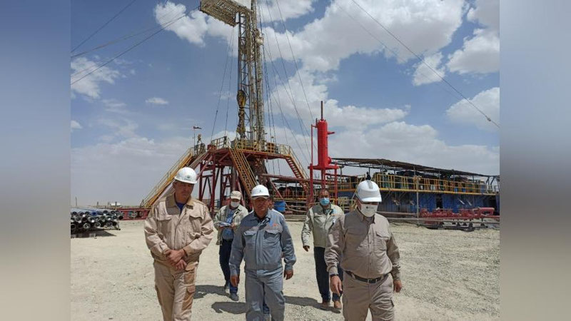 '“O`zbekneftgaz” Boshqaruv raisi Gazli regionida uglevodorodlarni qazib chiqarish va geologiya qidiruv ishlari holatini o`rgandi (foto)'ning rasmi