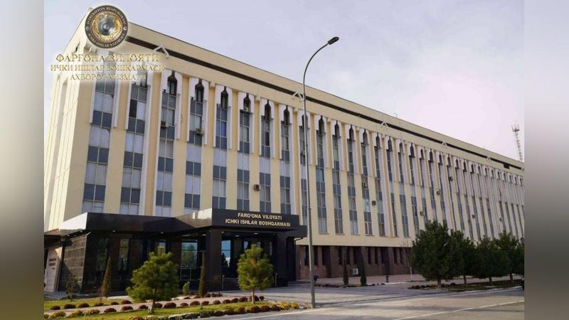 'Farg`ona viloyati IIB binosi oldida ayol o`zini yoqib yuborishga urindi'ning rasmi