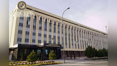 'Farg`ona viloyati IIB binosi oldida ayol o`zini yoqib yuborishga urindi'ning rasmi