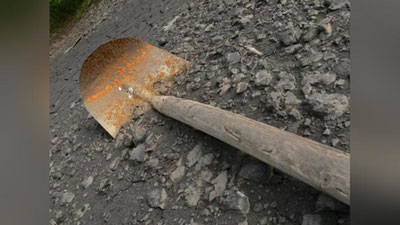 Изрображение 'МОЛОДОЙ ФЕРГАНЕЦ ИЗБИЛ МАТЬ И СЕСТРУ ЛОПАТОЙ'