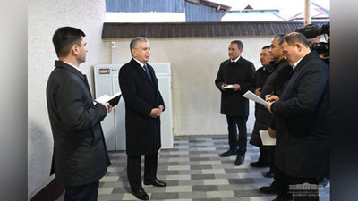 Изрображение 'Глава государства посетил махаллю Истиклол Хивинского района (фото)'