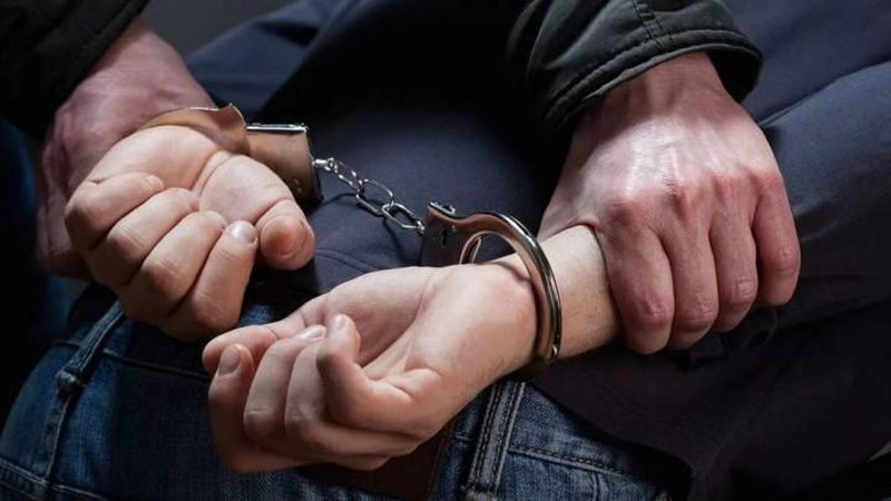 'Namanganlik tergovchilardan qochib yurgan xavfli jinoyatchi Qozog`istondan ushlab kelindi'ning rasmi