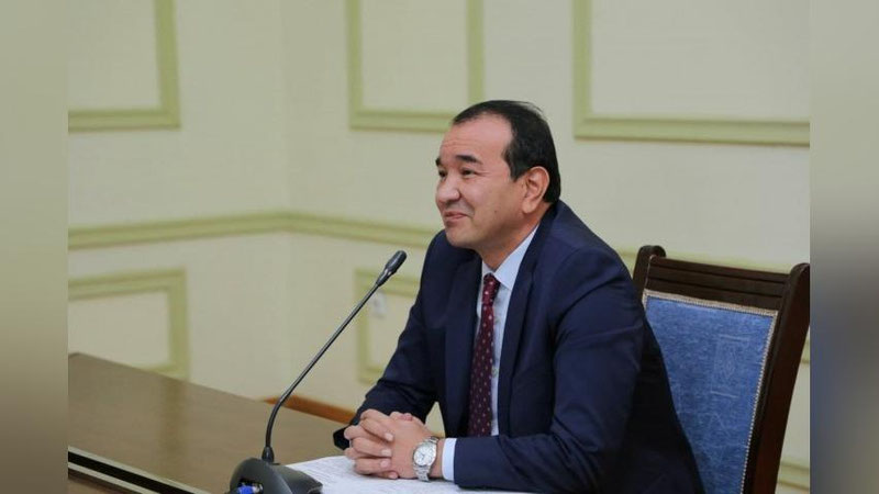 'Озодбек Назарбековнинг санъаткорлар ҳақида маълумот берувчи портални яратиш учун қарийб ярим миллиард сўм маблағ сарфлаётгани танқидларга сабаб бўлмоқда'ning rasmi