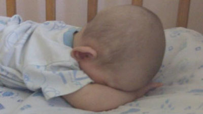 'Qashqadaryolik ayol singlisining 1 yoshli bolasini Toshkentga o`g`rilab kelib, chiqindixonada yashagan.'ning rasmi