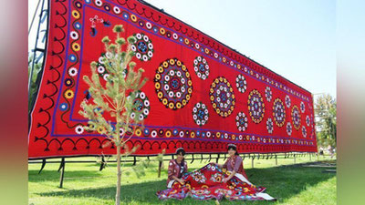 'Qo`qondagi hunarmandchilik festivalida antiqa mahsulotlar namoyish etildi 'ning rasmi