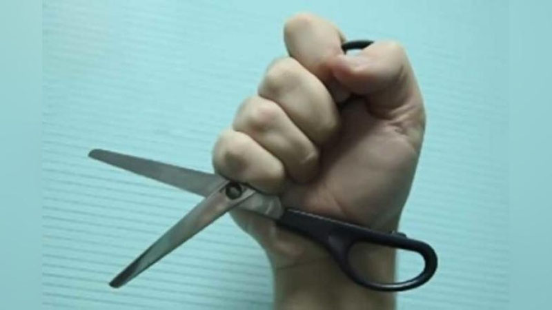 'Namanganda er ayolini qaychi bilan urib, jarohat etkazgan'ning rasmi