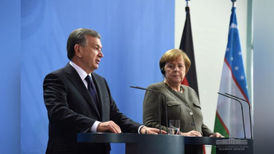 'Shavkat Mirziyoyev va Angela Merkelning muzokaralari oldidan OAV vakillari uchun brifing o`tkazildi 'ning rasmi