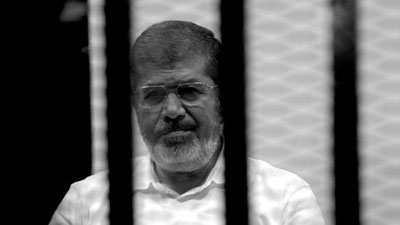 Изрображение 'Экс-президент Египта Мухаммед Мурси умер в зале суда'