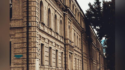 Изрображение 'МИНВУЗ В ОЧЕРЕДНОЙ РАЗ ОТОДВИНУЛ СРОКИ ОПЛАТЫ КОНТРАКТОВ '