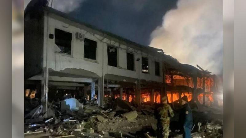 'Деновда портлаган савдо мажмуаси ортидан 3 нафар газ ходимига "қамоққа олиш" эҳтиёт чораси қўлланилди'ning rasmi