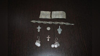 'O`zbekistonda 19-20 asrga tegishli noyob zargarlik buyumlari topildi'ning rasmi