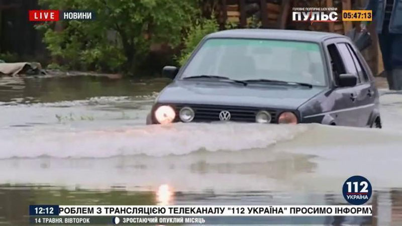 'Болқон мамлакатларида кучли сув тошқинлари рўй бермоқда (Видео) 'ning rasmi
