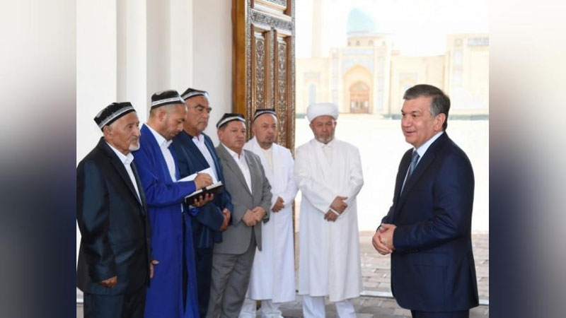 'ISLOM SIVILIZASIYaSI MARKAZI YaNGI DIZAYNDA BARPO ETILADI 'ning rasmi