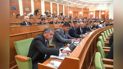 '​Senatorlar yalpi majlisining birinchi ish kuni yakunlandi. Uchta ta qonun ma`qullandi, bittasi rad etildi'ning rasmi